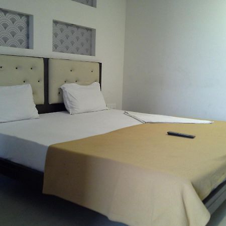 Hotel Galaxy Residency Vasai Buitenkant foto