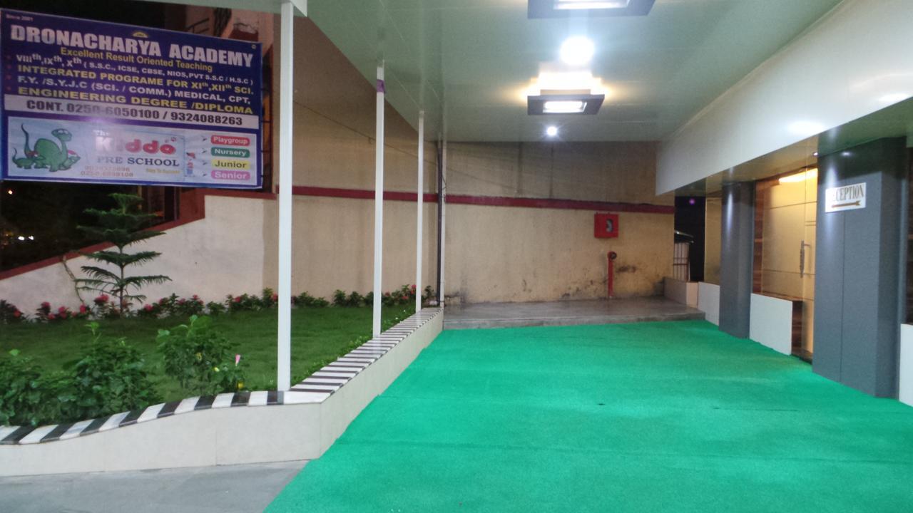 Hotel Galaxy Residency Vasai Buitenkant foto